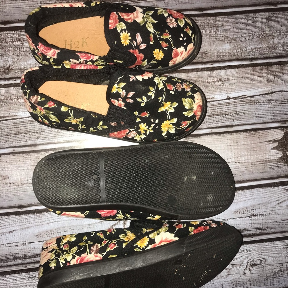 Sister Set, floral shoes